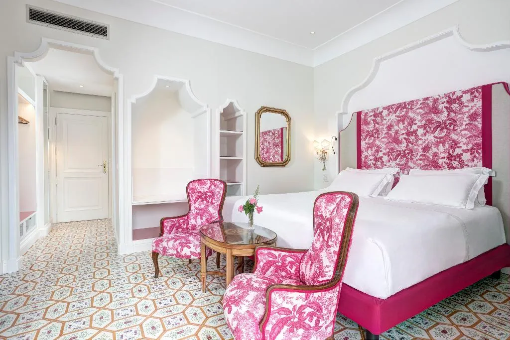 Double or Twin CLASSIC CITY VIEW Room, Grand Hotel Royal, Naples