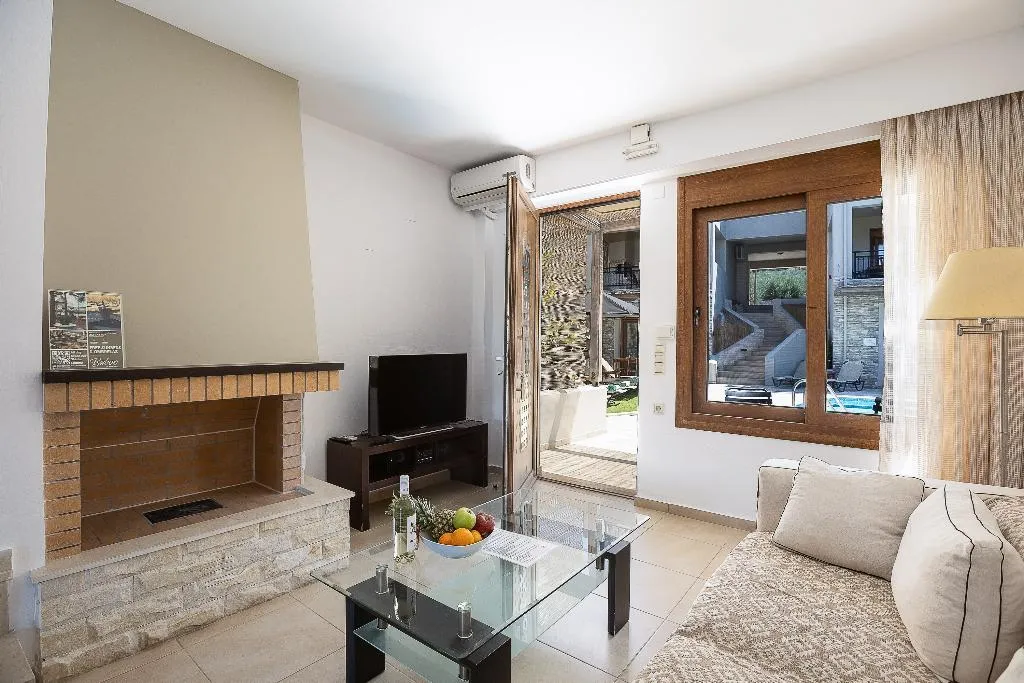 VILLA CAPACITY 6 THREE BEDROOM Room, Pantheon Villas & Suites, Crete