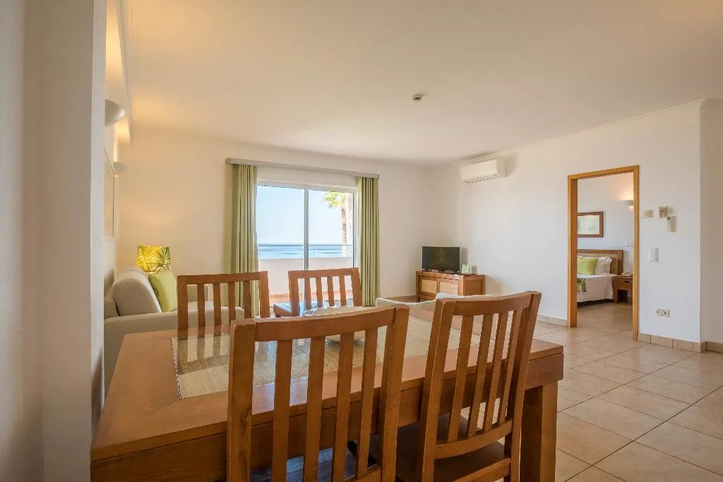 APARTMENT PREMIUM OCEAN FRONT Room, Clube Porto Mós, Algarve