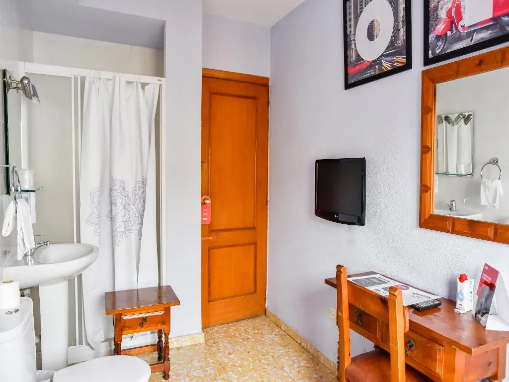 SINGLE STANDARD Room, Hostal Carabanchel, Madrid