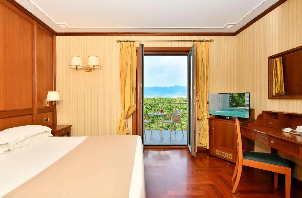 TRIPLE SUPERIOR Room, Best Western Hotel Ferrari, Naples