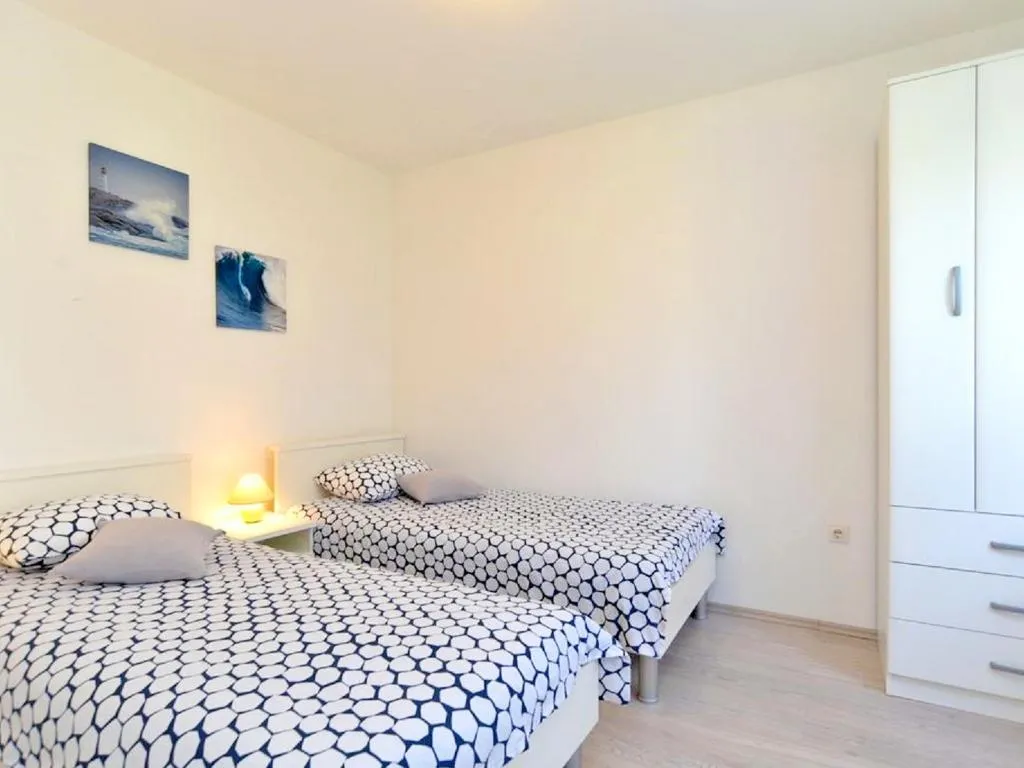 APARTMENT CAPACITY 4 Room, Apartments Miljenko, Istria