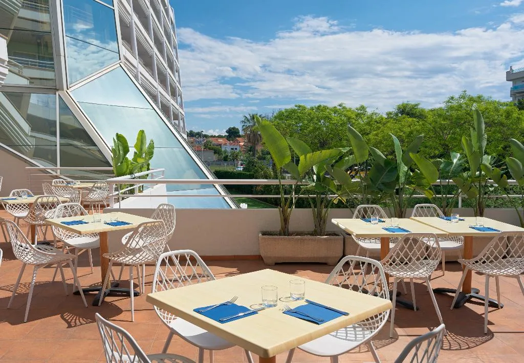 Terrace, Ponient Piramide Salou by PortAventura World, Costa Dorada