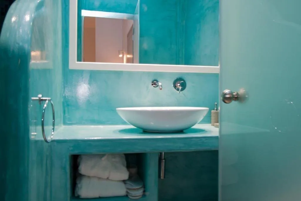 Room, Nemesis, Santorini