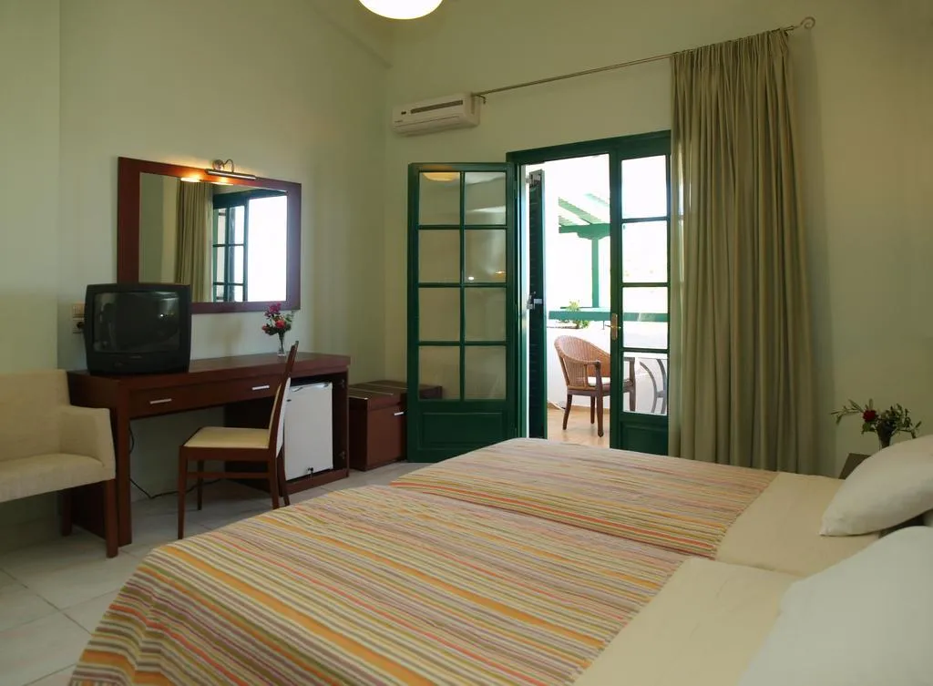 Double or Twin SIDE SEA VIEW Room, Skiathos Club Hotel & Suites, Skiathos