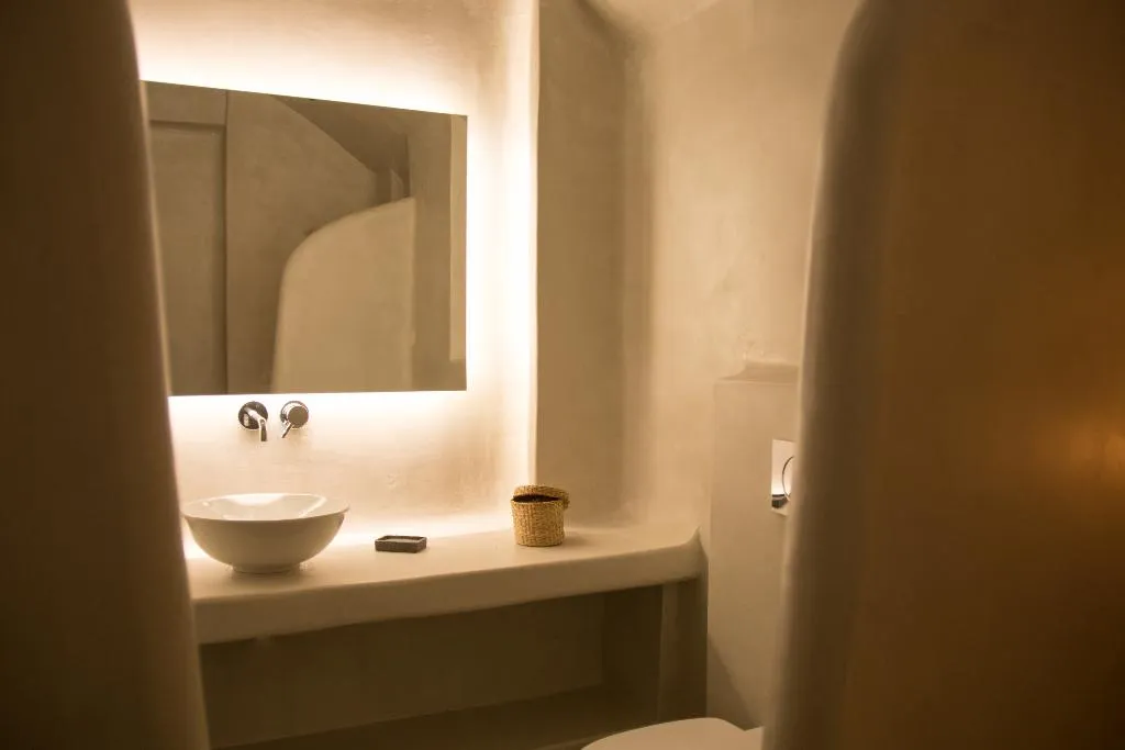 SUITE WITH JACUZZI Room, Amphitrite Suites Santorini, Santorini