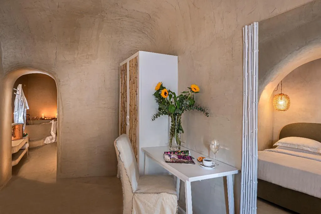 SUITE WITH JACUZZI Room, Mythical Blue Luxury Suites, Santorini
