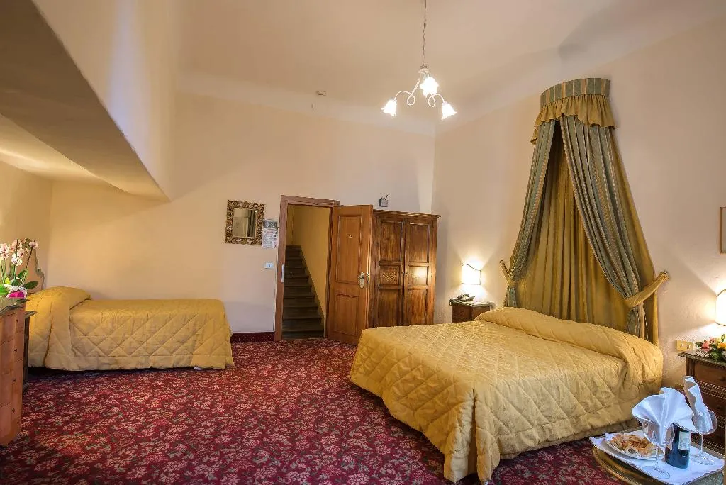 TRIPLE STANDARD Room, Paris, Florence