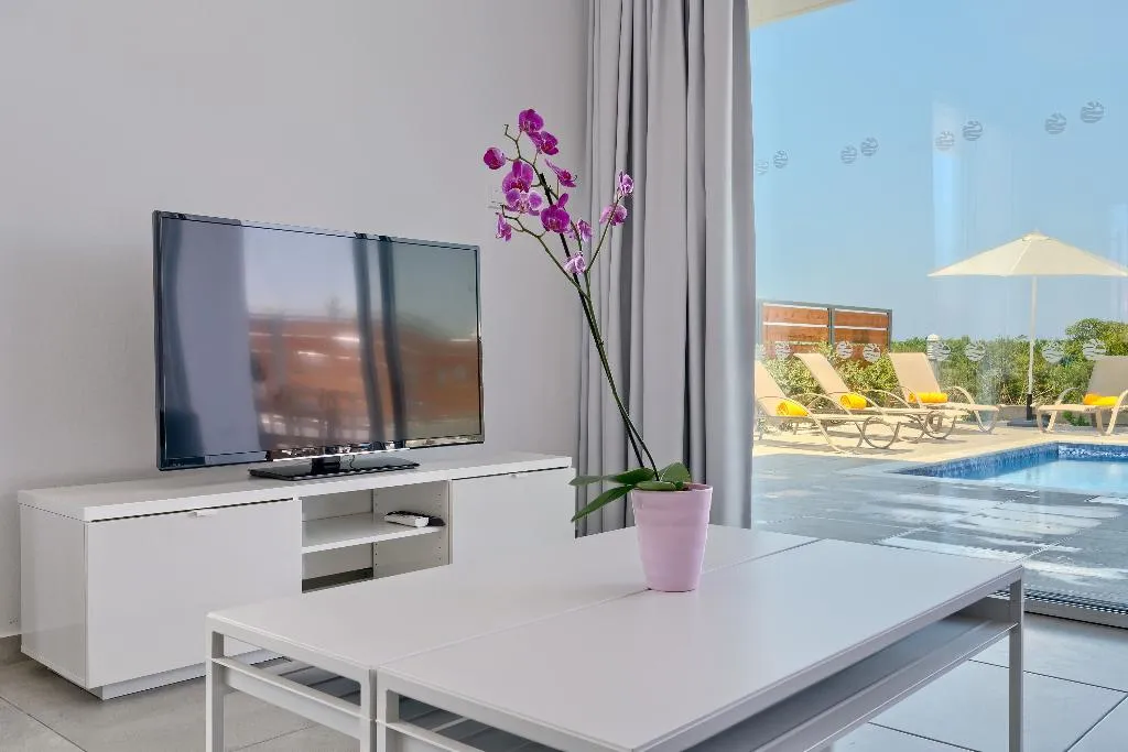 VILLA FIVE BEDROOMS WITH PRIVATE POOL Room, Sea Point Villas, Cyprus
