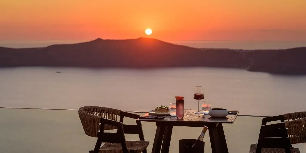 SUITE DELUXE WITH PRIVATE POOL Room, Andromeda Villas, Santorini