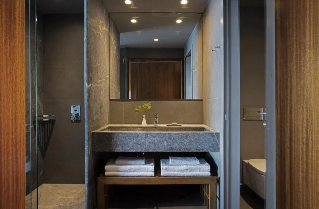 SUITE DELUXE SEA FRONT Room, Aquila Elounda Village Resort, suites & spa, Crete