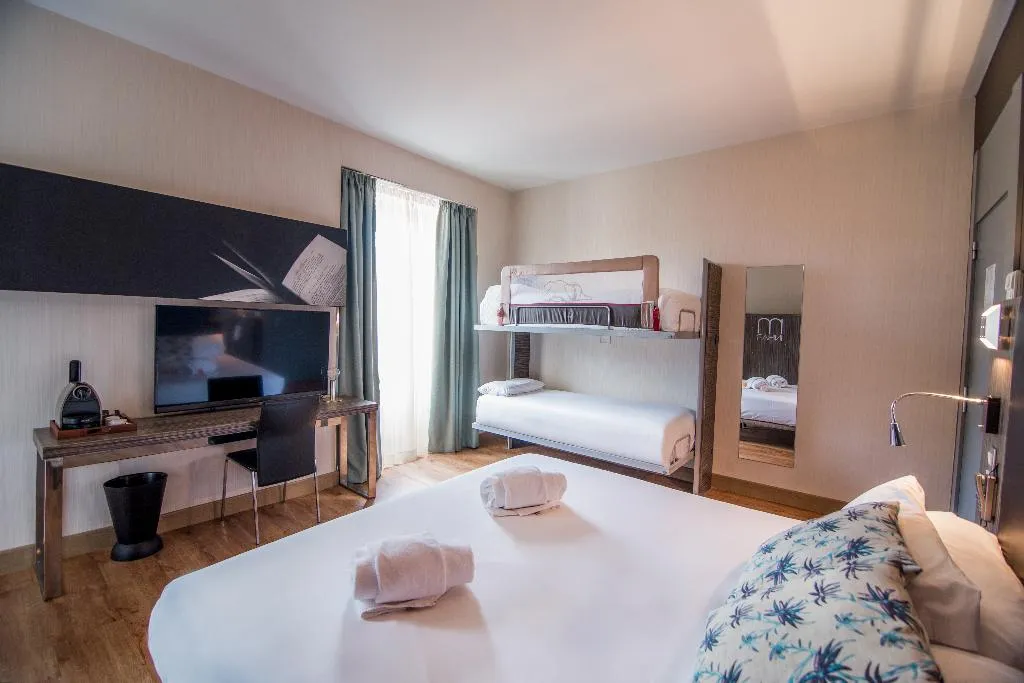 QUADRUPLE STANDARD Room, Petit Palace Santa Cruz, Seville