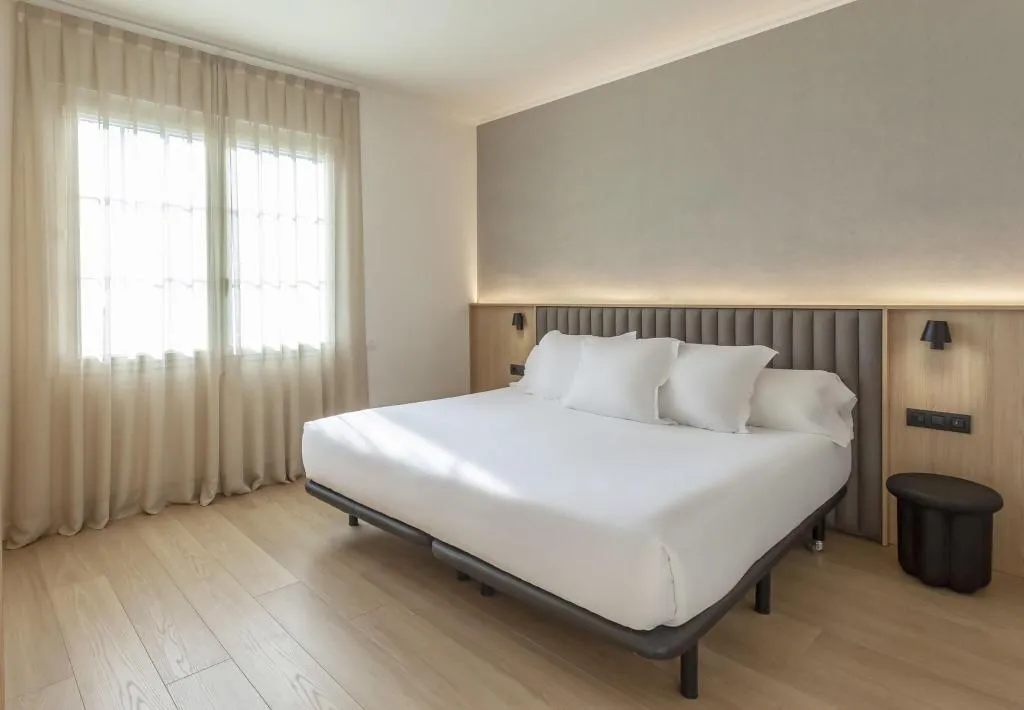 FAMILY ROOM THREE BEDS Room, Astoria, Barcelona