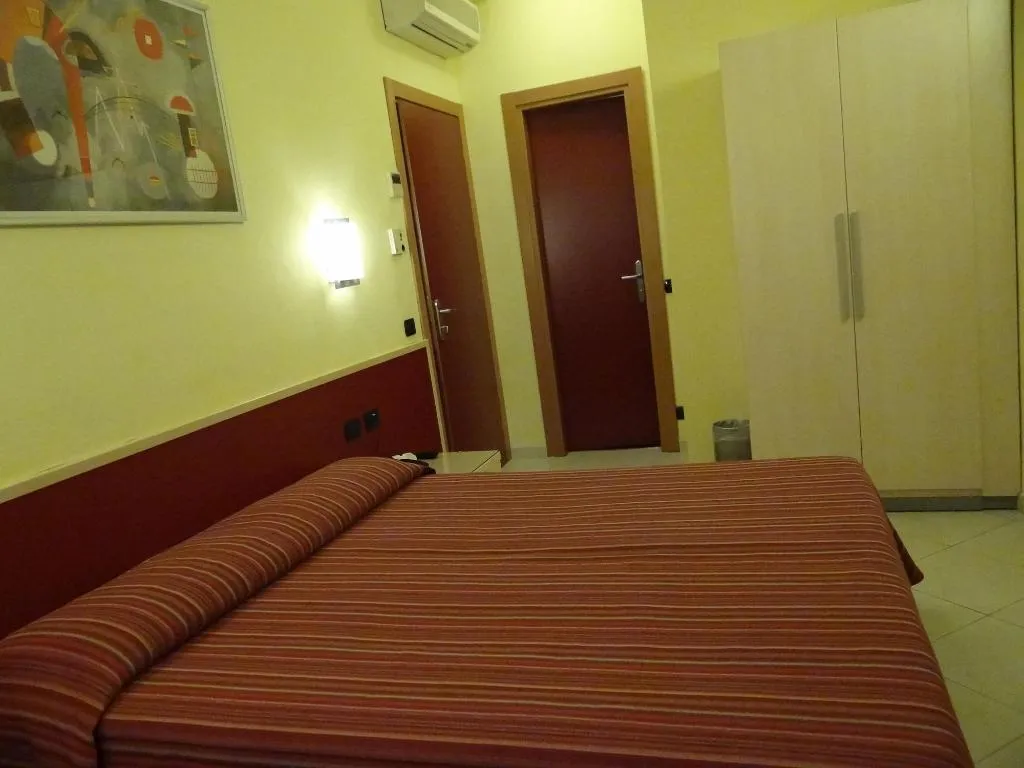 Room, Hotel Parma, Milan
