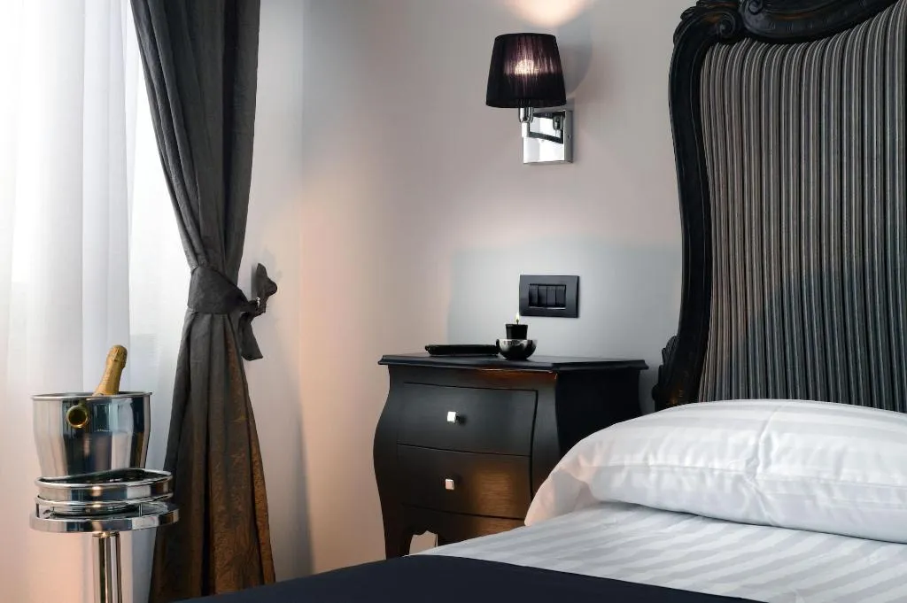 Room, Barbarella Suite, Naples