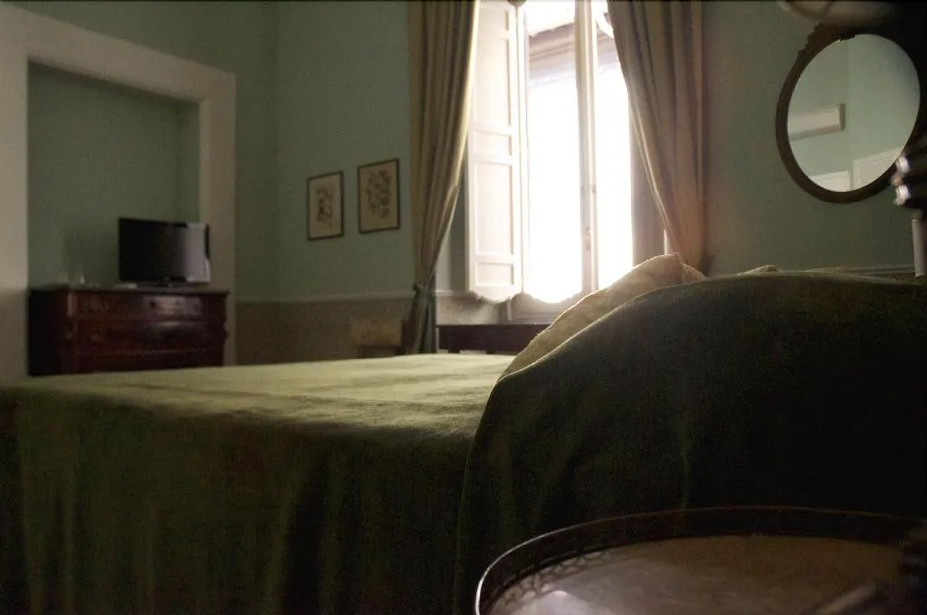 Room, Relais Teatro Argentina, Rome