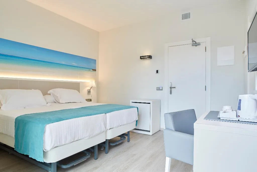 DOUBLE DELUXE TWO BEDS Room, Invisa Hotel Es Pla, Ibiza