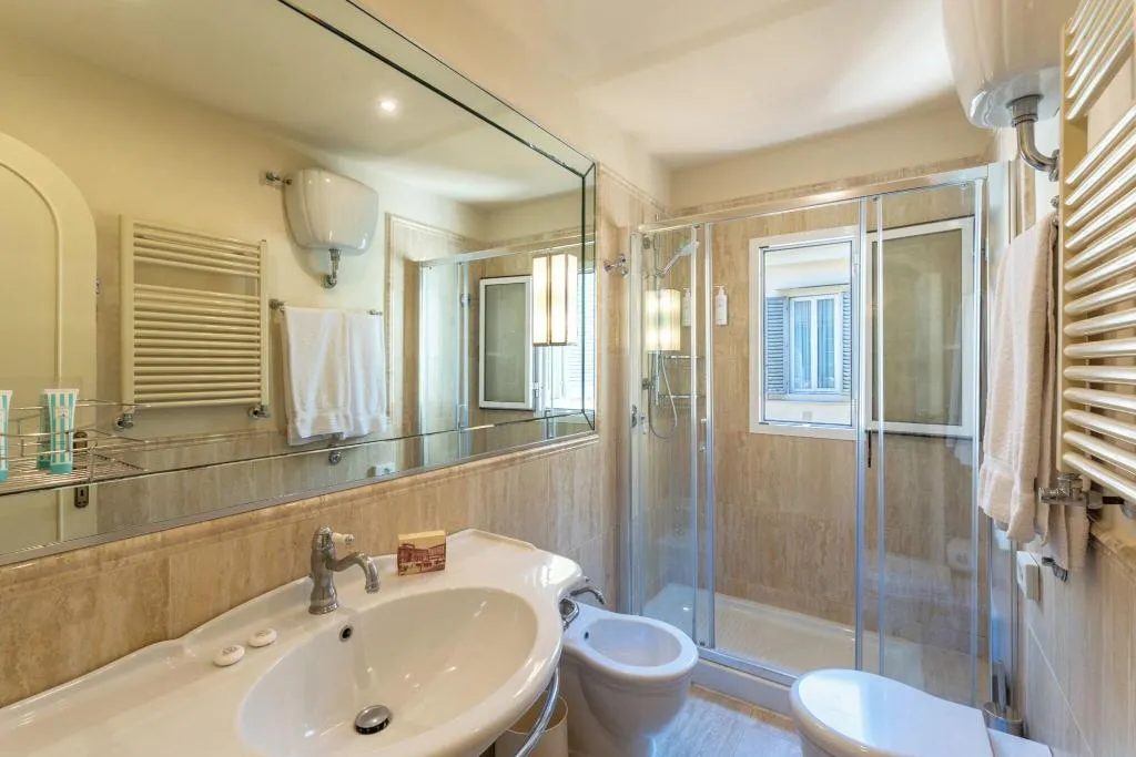 FAMILY ROOM CAPACITY 5 Room, Pendini, Florence