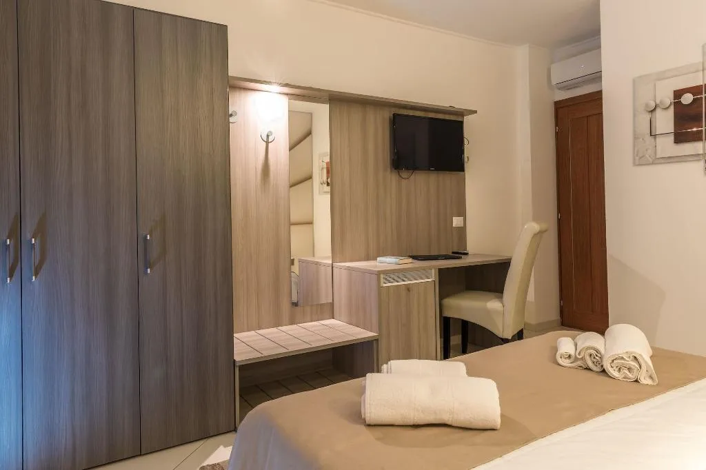 Room, La Piazzetta Guest House, Olbia