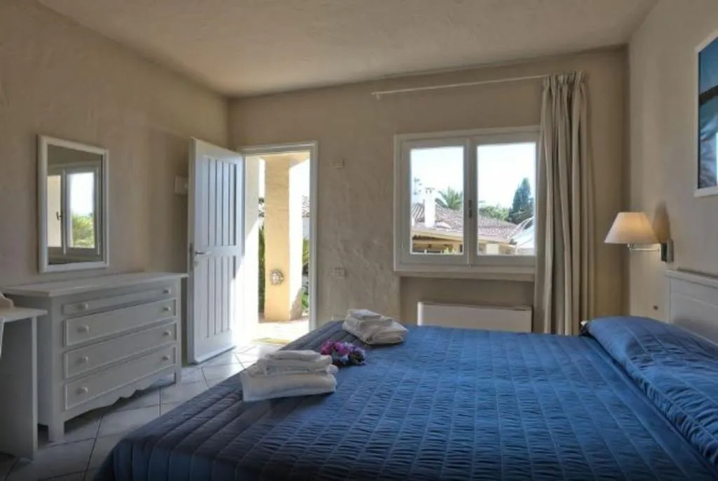 Room, Nibaru, Olbia