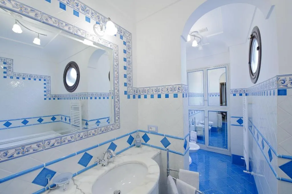 Room, La Sorgente Del Sole, Naples