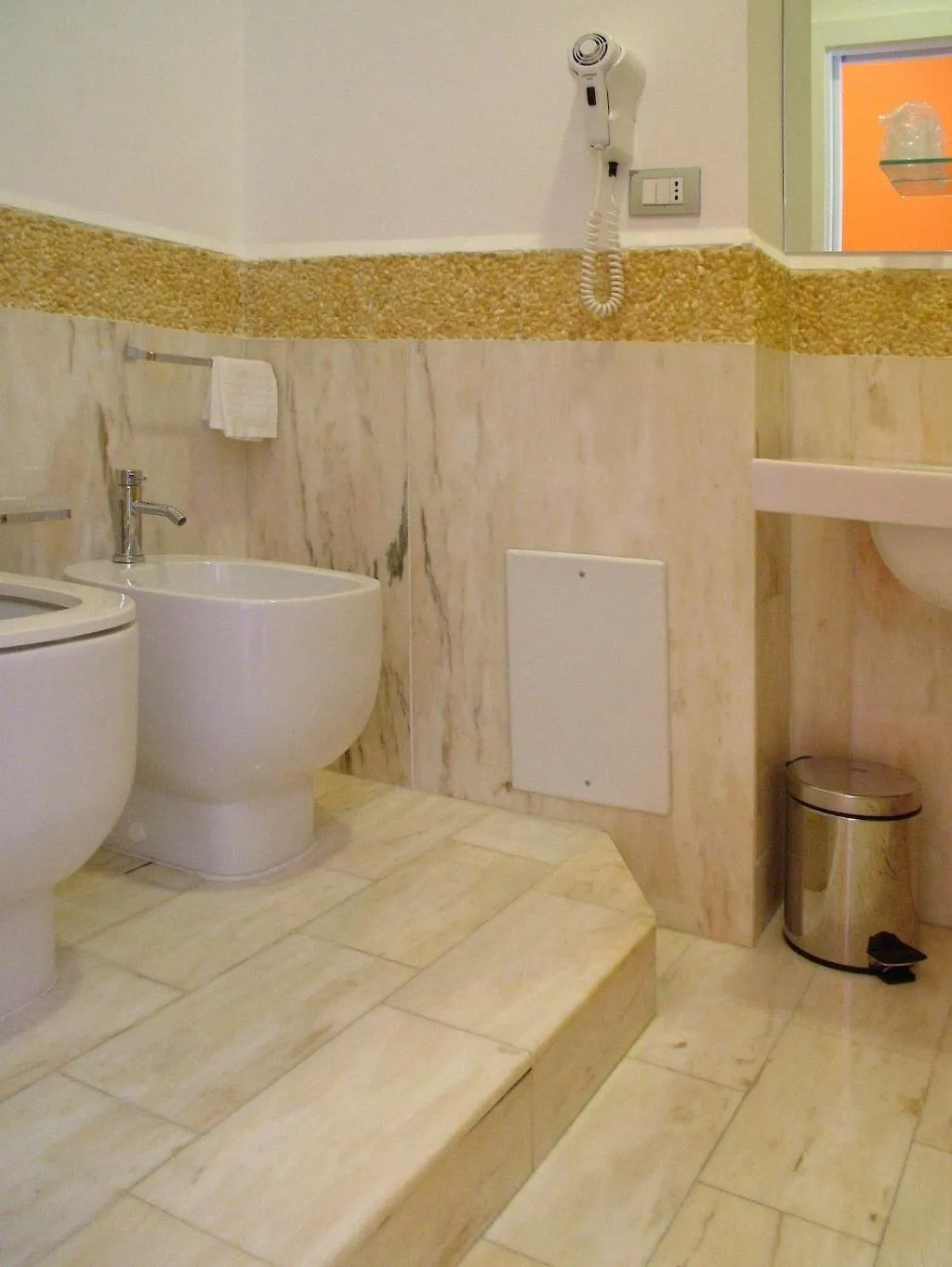 Room, Caracciolo10, Naples
