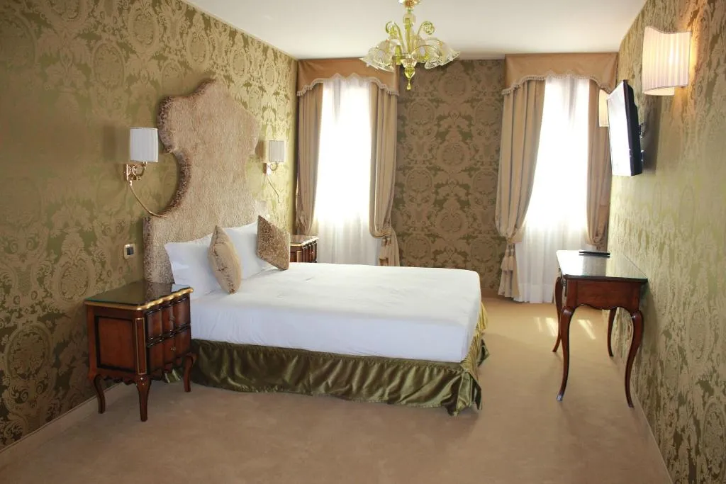 Room RUN OF HOUSE Room, Casanova, Venice