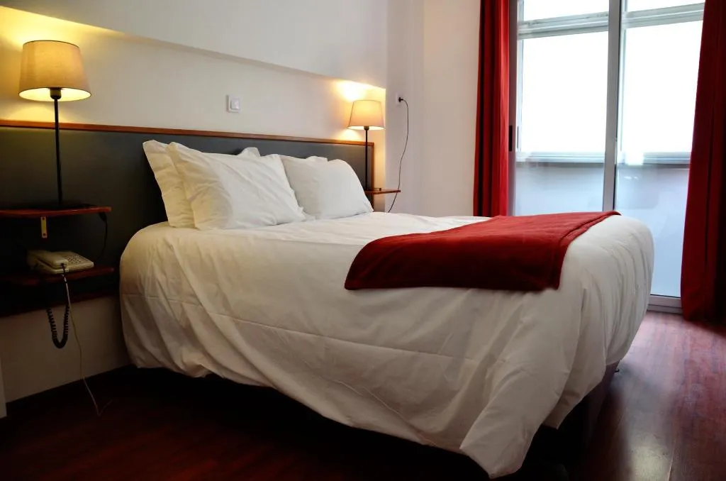 Room, Girassol, Porto