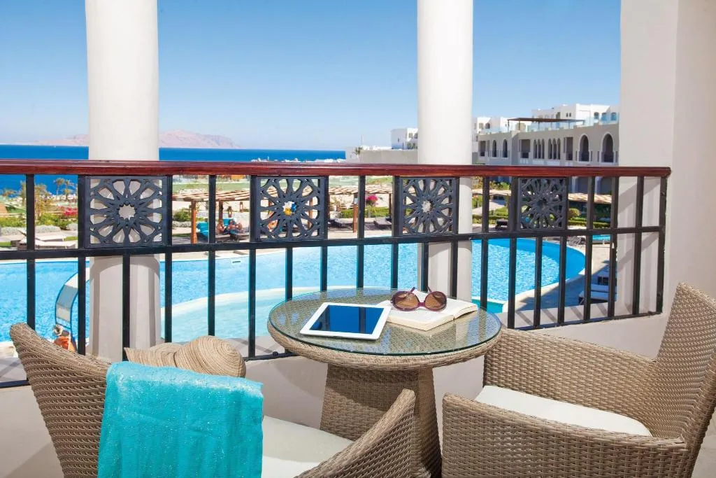 JUNIOR SUITE CLUB KING BED Room, Sunrise Arabian Beach Resort -Grand Select-, Red Sea Riviera
