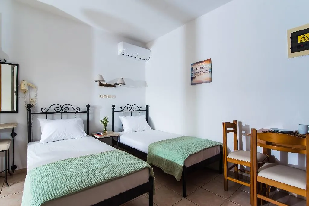 STUDIO CAPACITY 2 Room, Newcastle Studios, Crete