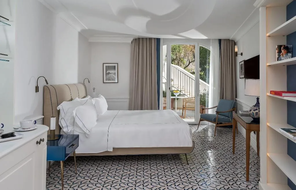 Room, Borgo Santandrea, Naples