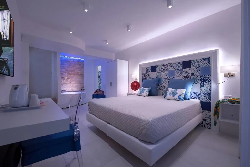 DOUBLE DELUXE CITY VIEW Room, Amalfi, Naples