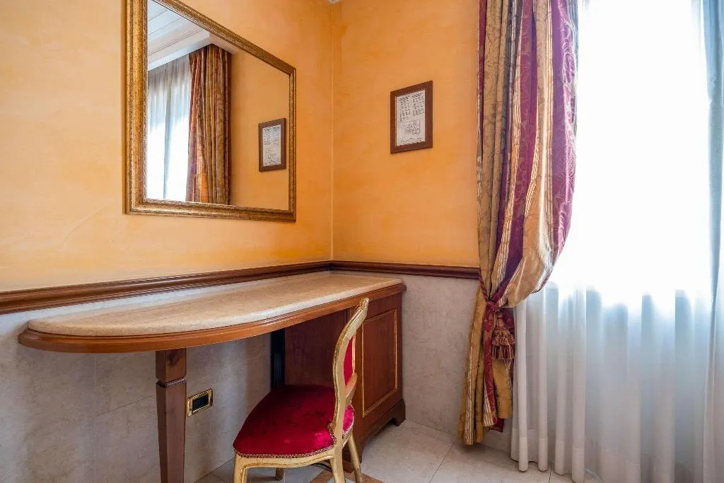 DOUBLE WITH DOUBLE BED Room, Clarion Collection Hotel Principessa Isabella, Rome