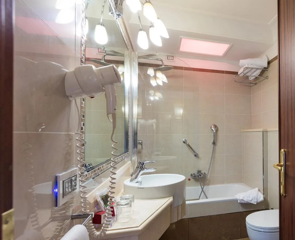 TRIPLE CLASSIC Room, Hotel Cecil, Rome