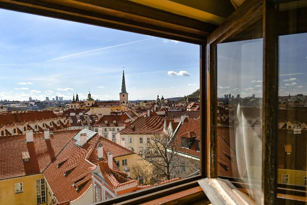 General view, Golden Well, Prague