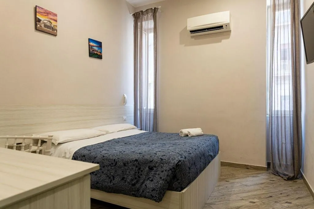 Room, B B Alla Ferrovia, Naples