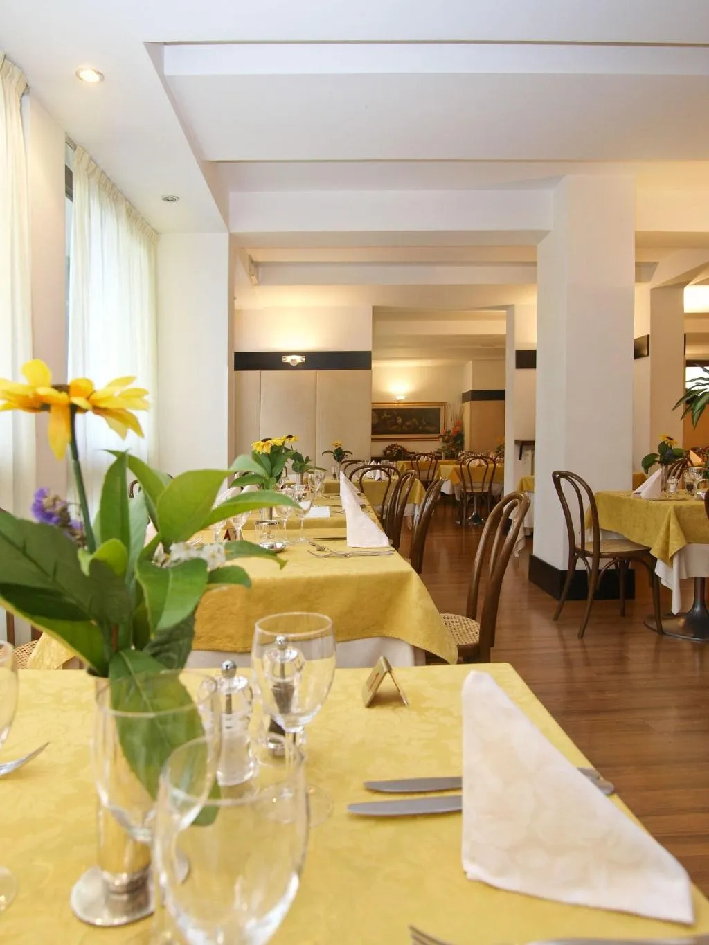 Lobby, Bristol, Milan