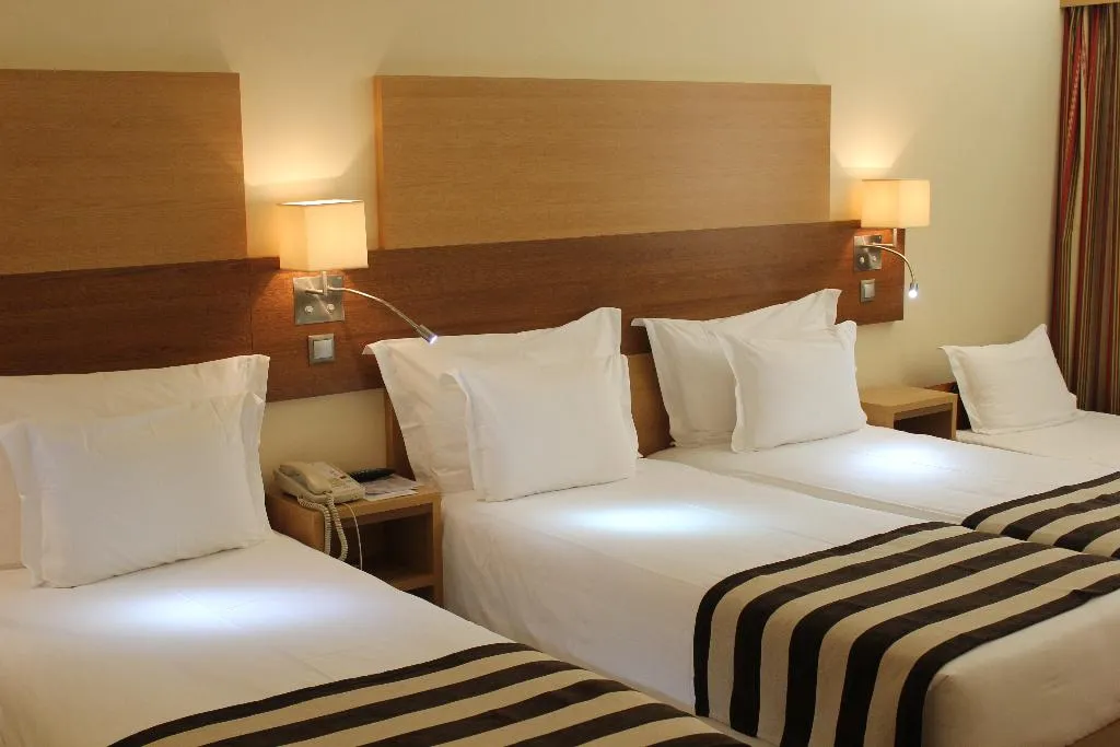 TWIN CAPACITY 4 Room, Hotel Principe Lisboa, Lisbon