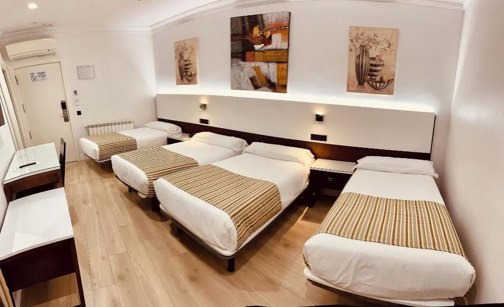 Room, Hostal Sol Square Madrid, Madrid