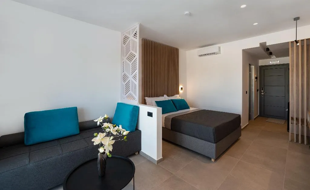 SUITE SUPERIOR WITH PRIVATE POOL Room, Zoes, Rhodes