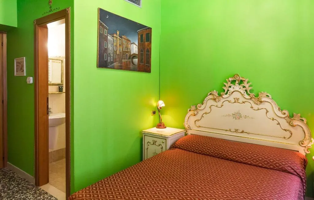 Room, Ca' Bella, Venice
