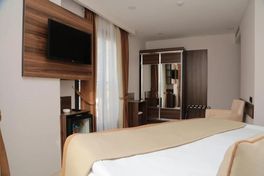 Room, Paris prestige, Izmir