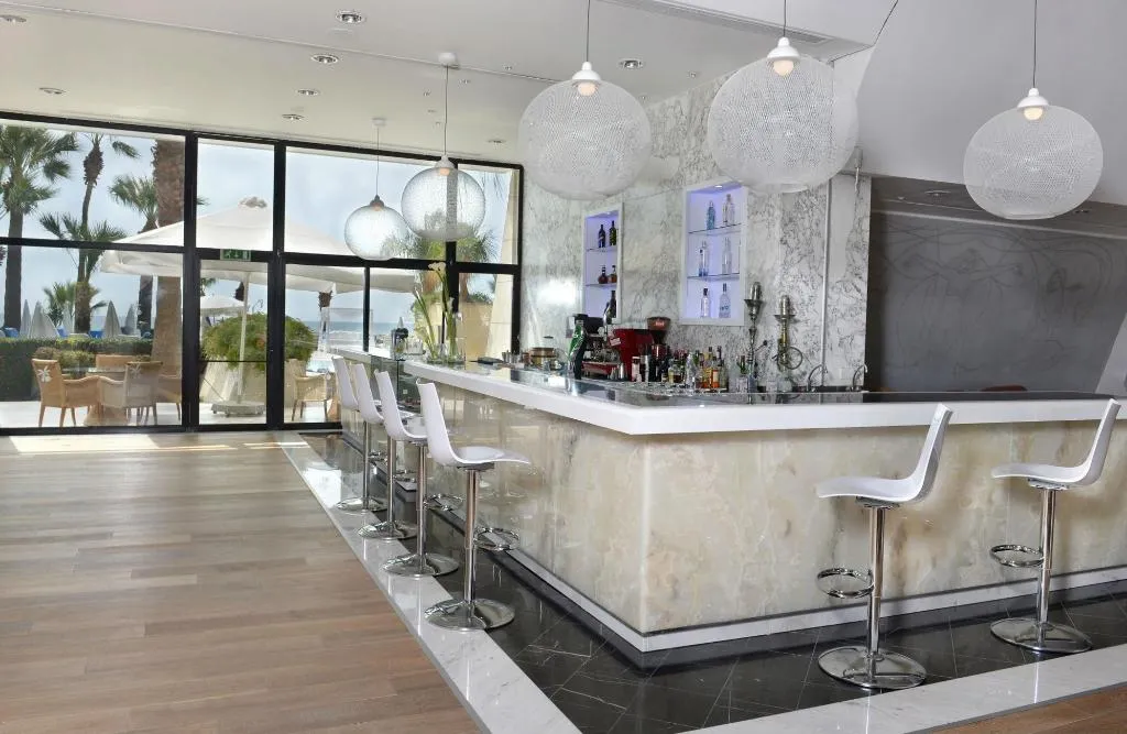 Bar, Palm Beach Hotel & Bungalows, Cyprus