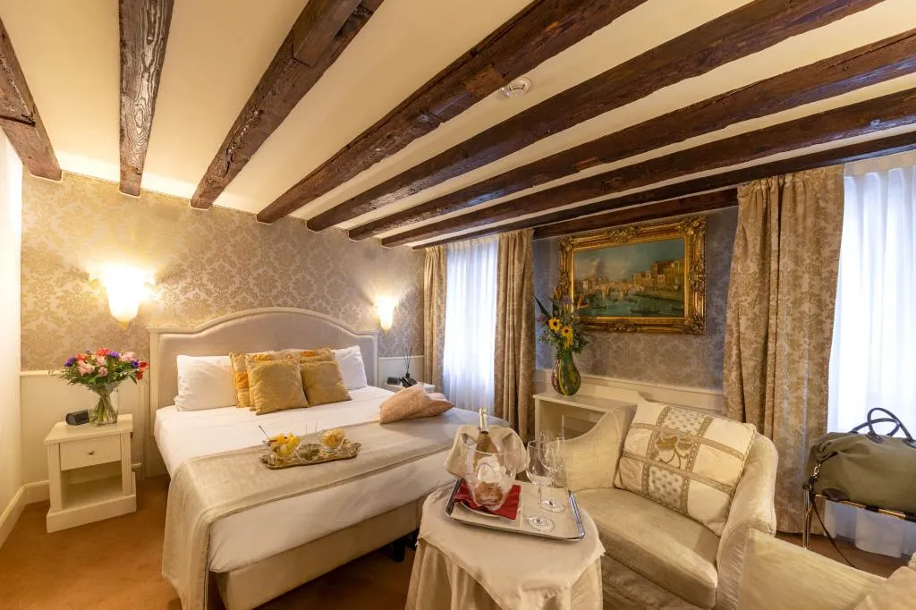 DOUBLE DELUXE CANAL VIEW Room, Duodo Palace, Venice