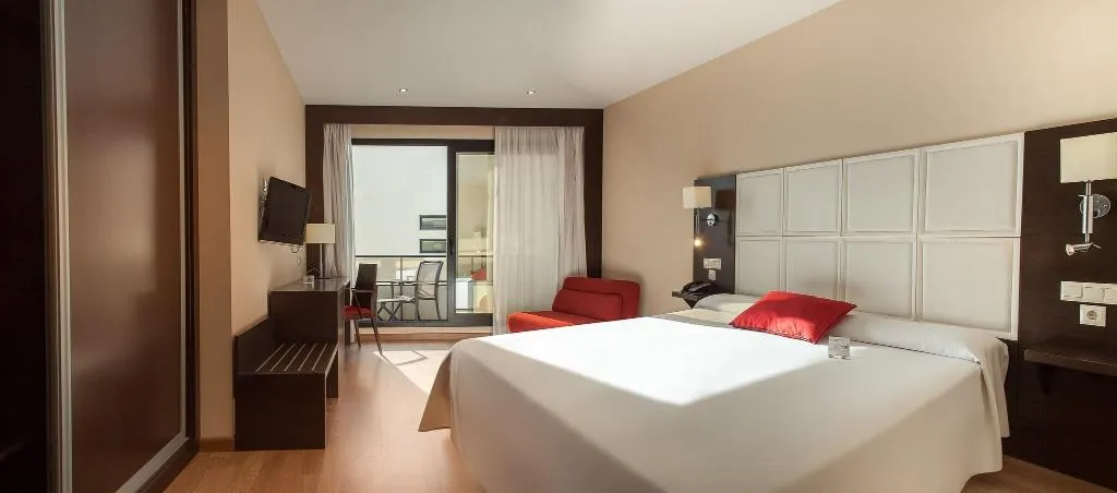 FAMILY ROOM THREE BEDS Room, RH Don Carlos, Valencia