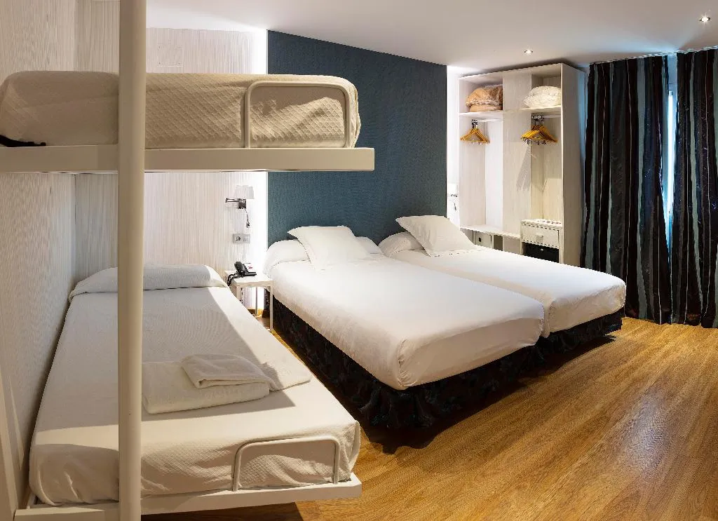 QUADRUPLE STANDARD Room, Bellavista Sevilla, Seville