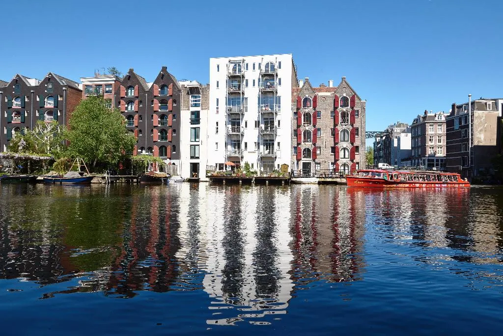 TWIN CANAL VIEW Room, Holiday Inn Express Amsterdam - City Hall, Amsterdam