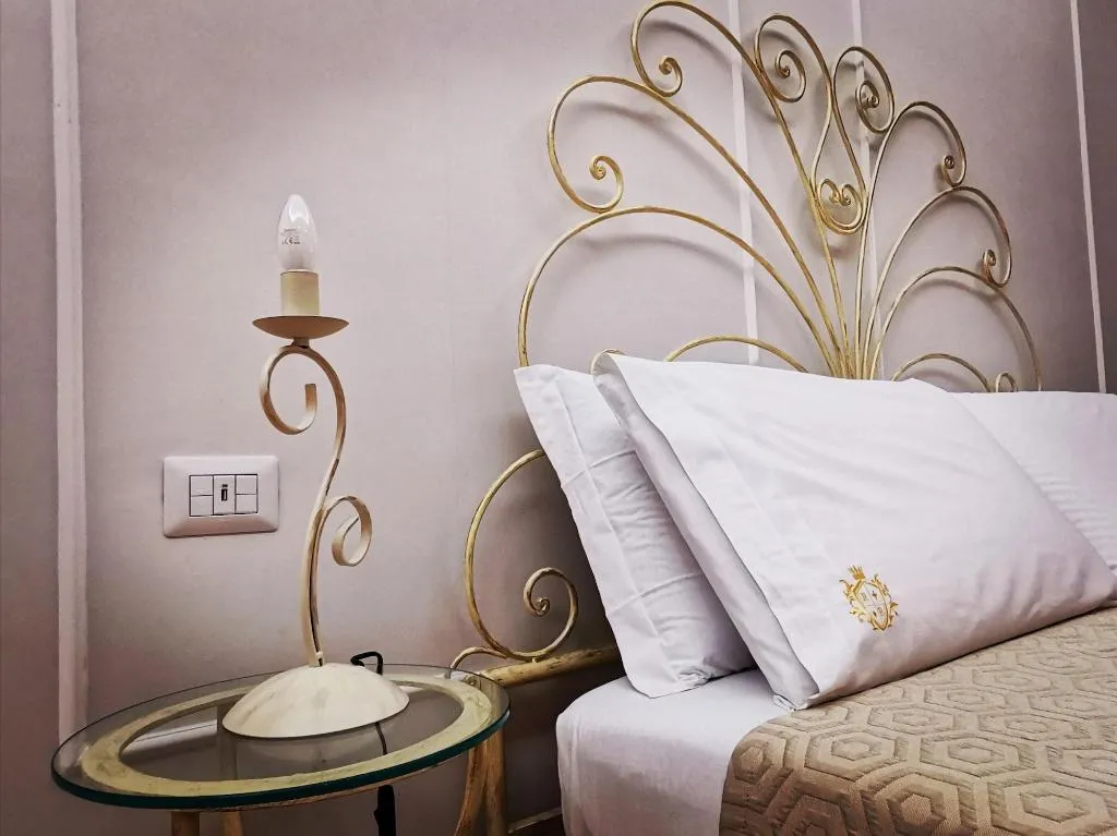 Room, Residenza Borbonica, Naples