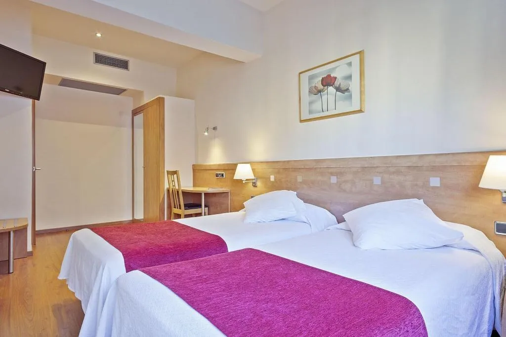QUADRUPLE STANDARD Room, Acta Antibes, Barcelona