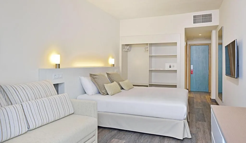 Room, Sol Barbados, Majorca